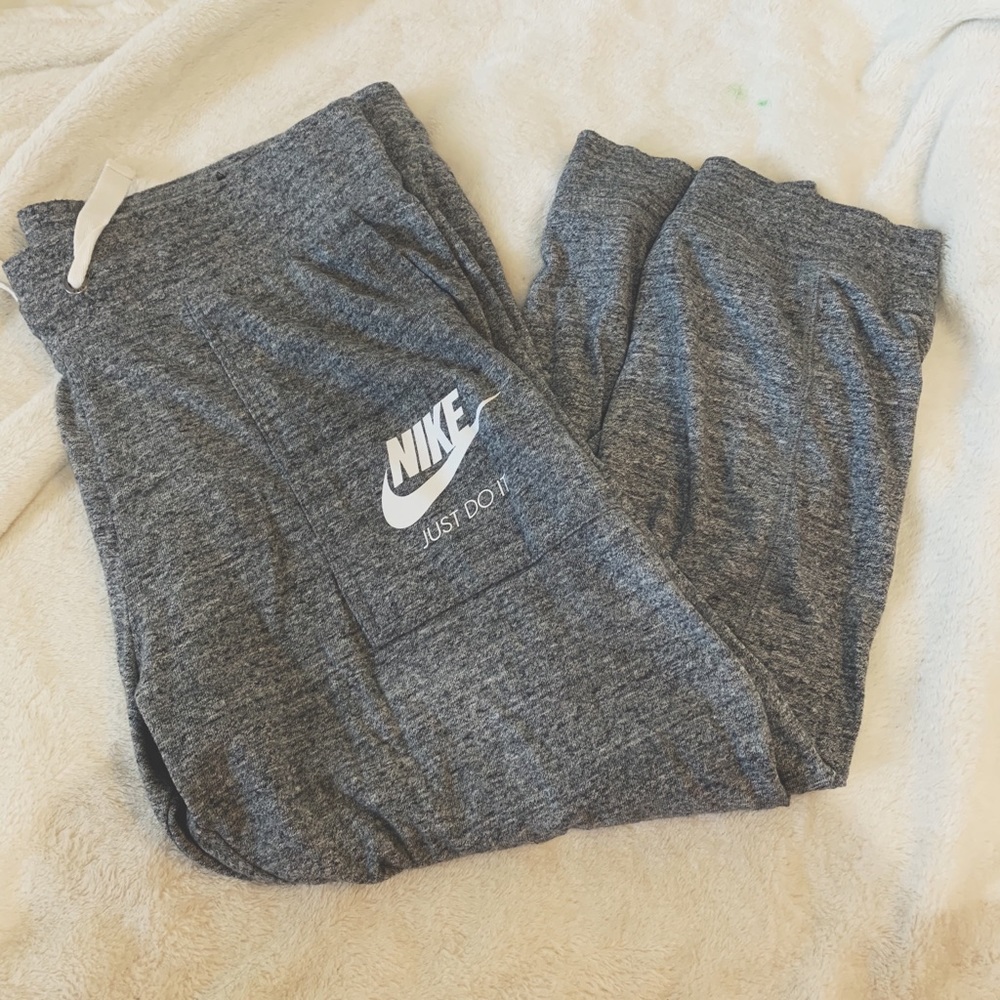 Nike Cropped Joggers